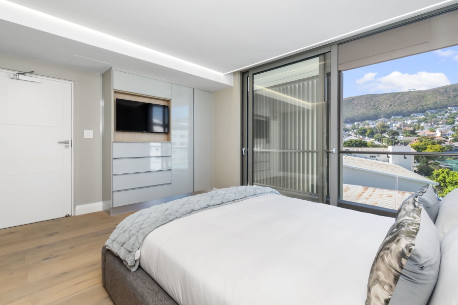 To Let 4 Bedroom Property for Rent in Sea Point Western Cape